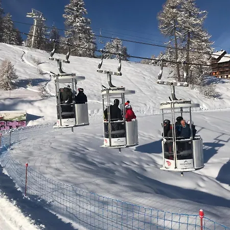 Duplex Dans - Pleiades -, Skis Aux Pieds Avec Clefs A Disposition Via Agence Constel'immo -nous Louons Aussi Le Second Duplex Du *